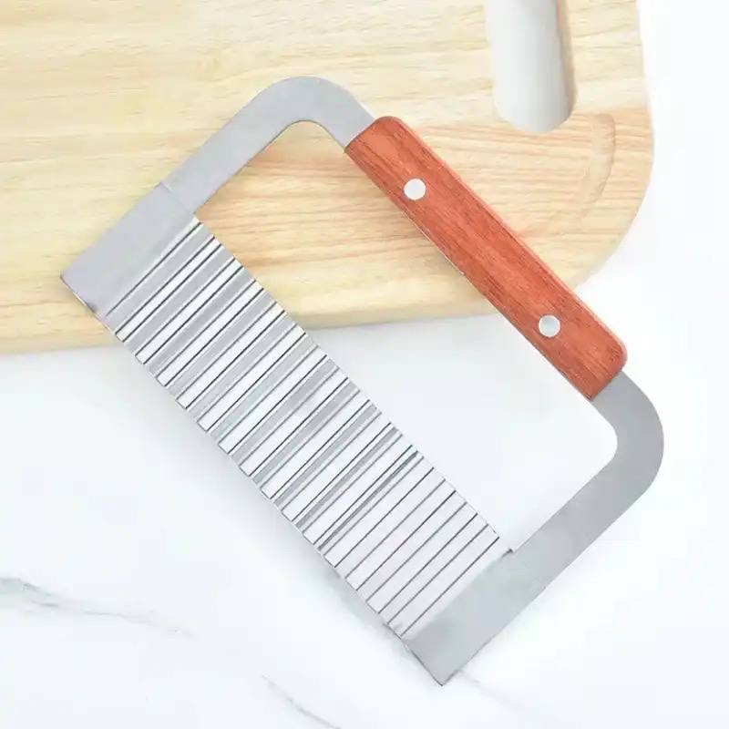 CRINKLE SLICER WAVY KNIFE WITH WOODEN HANDLE